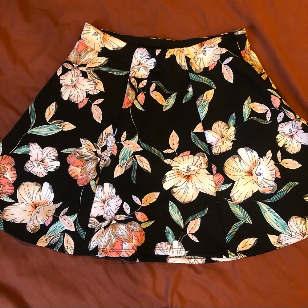 SOLD Women’s Large Decree Floral Hibiscus Skater Skirt